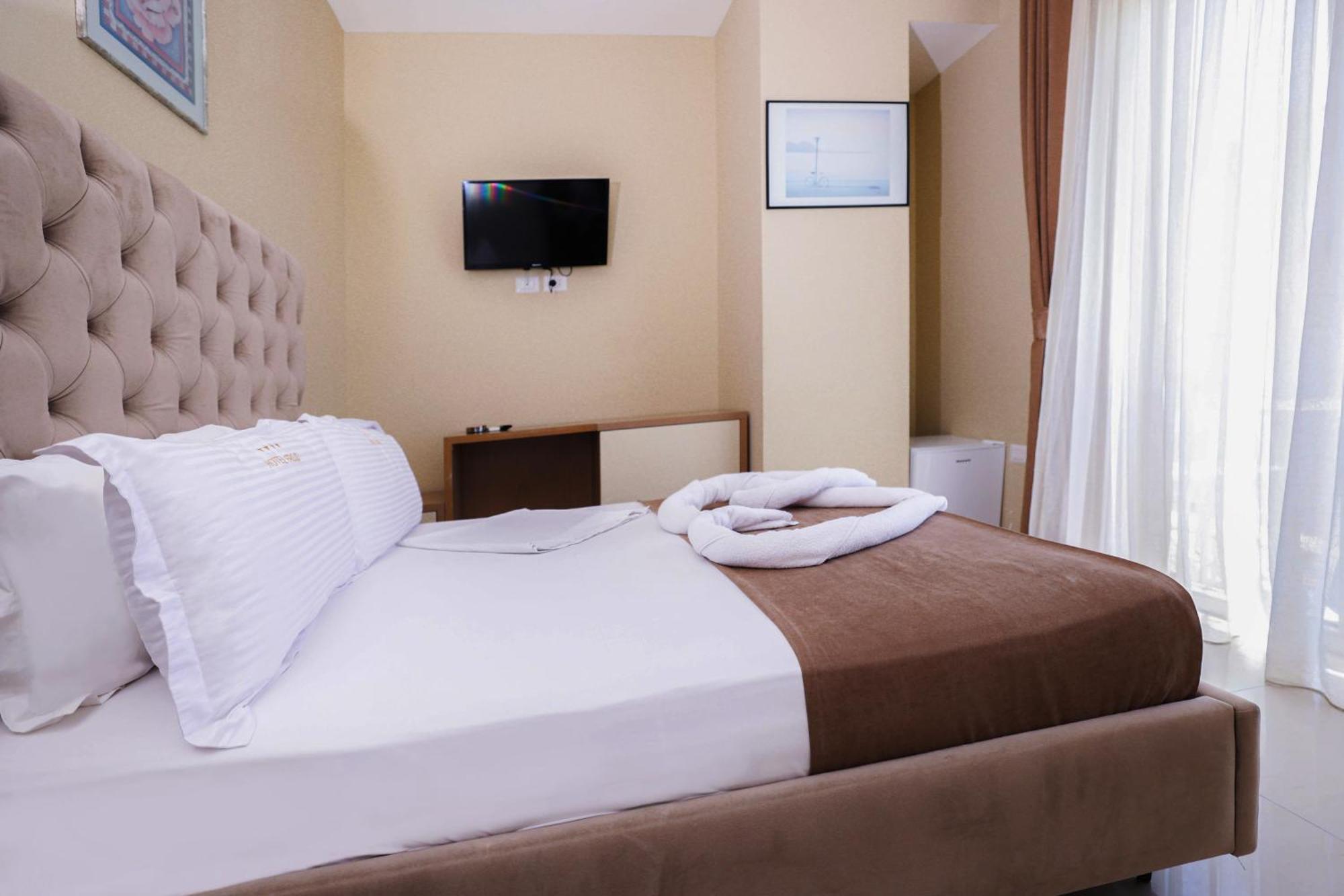 Hotel Frojd - Beach Front Resort Shëngjin 外观 照片